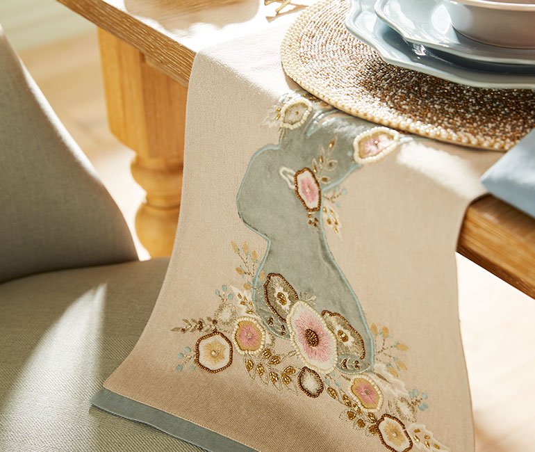 easter bunny table runner. Click to see more easter tablescape ideas 