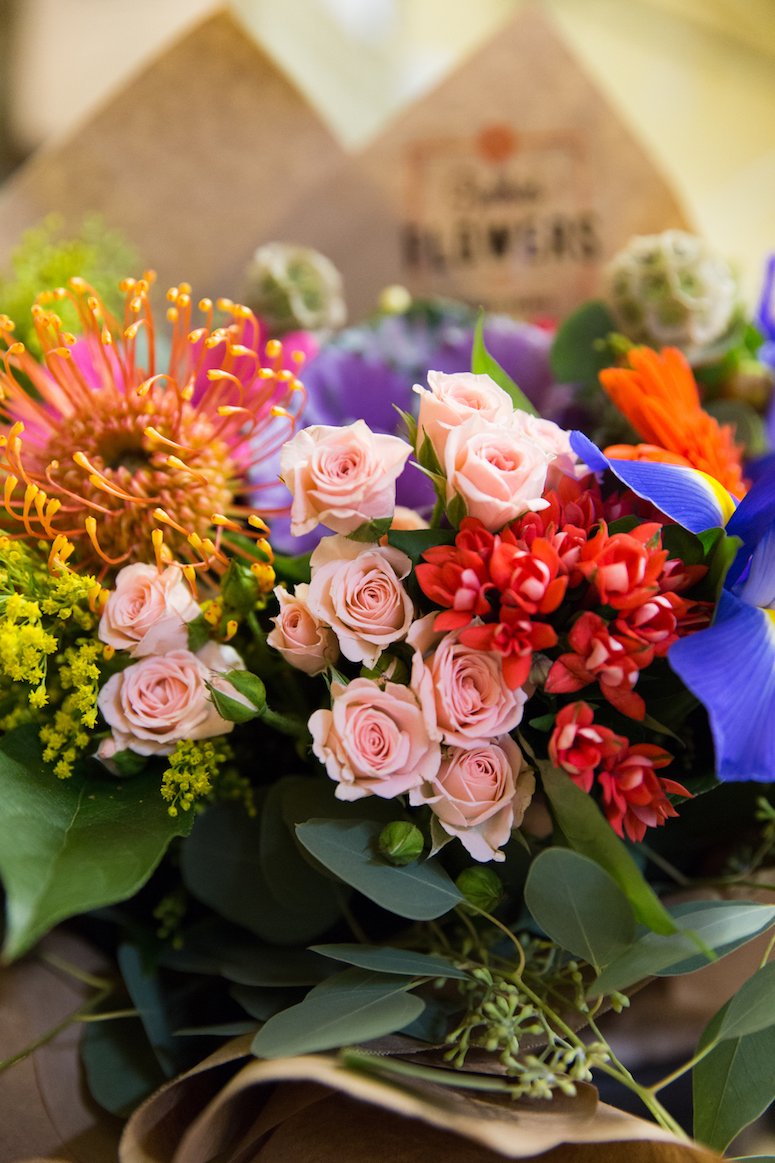 How to arrange fresh cut flowers and make them last longer. Click to read these easy tips from a florist! 