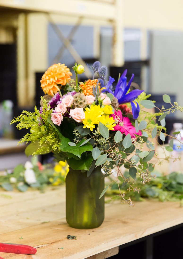 how to make your fresh cut flowers last longer and tips on how to arrange them. Click to read the tips in the post! 