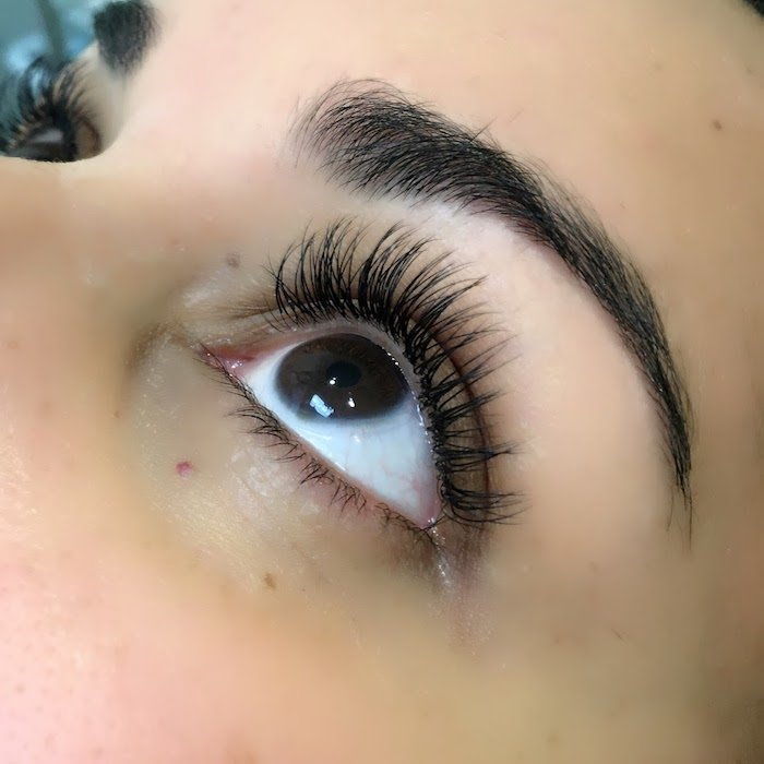 borboleta eyelash extensions, eyelash extensions review with everything you need to know about eyelash extensions.