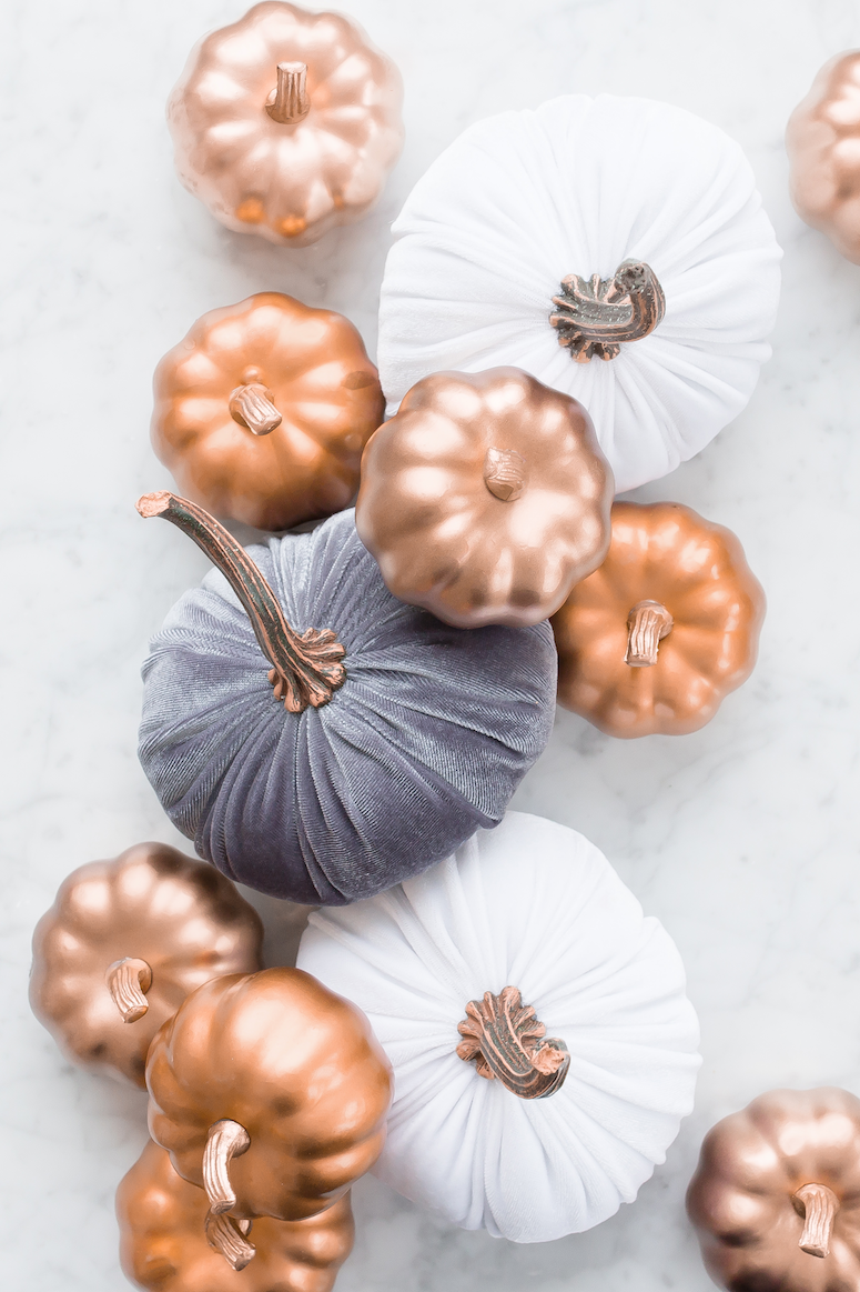 modern thanksgiving tablescape and decor ideas metallic pumpkins